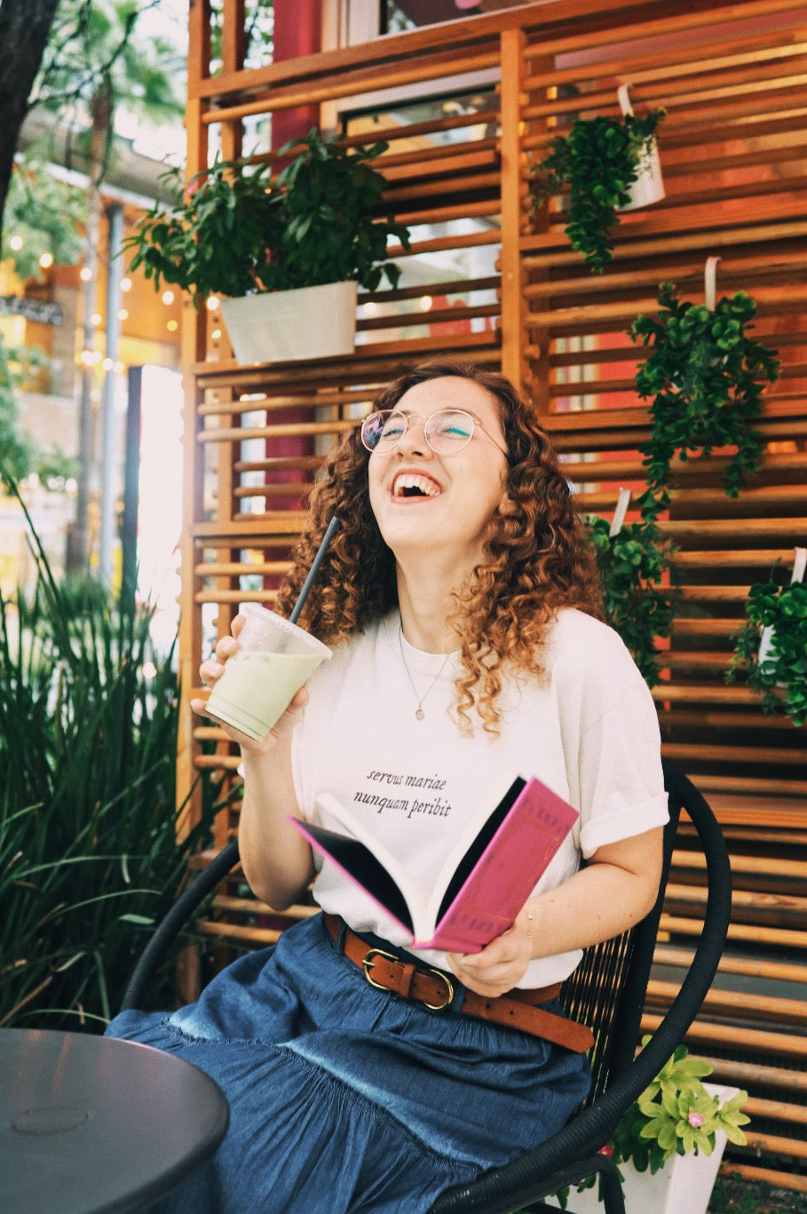 Playera Beige "Mater Imperatrix"